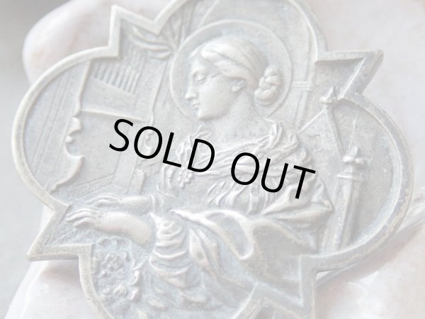 画像3: 【カルロ・ドルチ】【音楽の守護聖人セシリアメダイ】【KISSING作】フランスアンティーク＆ヴィンテージ聖品 (3)