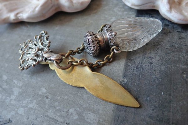 画像2: 【1900年代初頭】【シャトレーン付き透かし装飾の香水瓶】フランス・アンティーク＆ヴィンテージ品 (2)