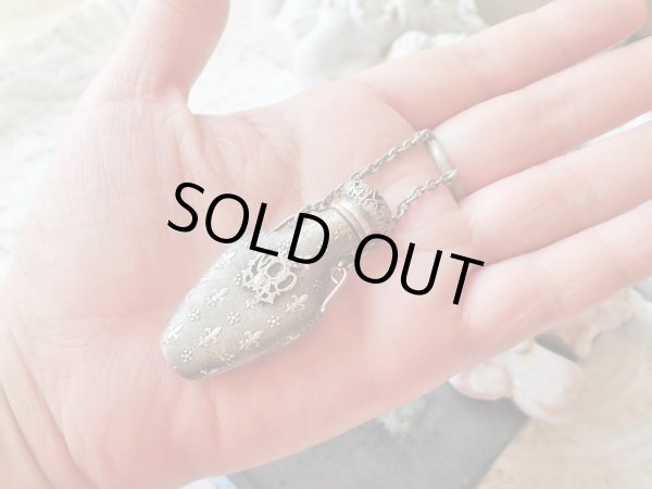 画像5: 【19世紀末】【Notre-Dame de Reims頭文字とフルールドリス文様の香水瓶】フランス・アンティーク＆ヴィンテージ品 (5)