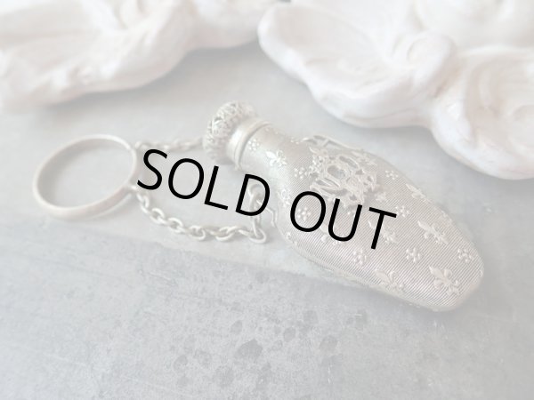 画像3: 【19世紀末】【Notre-Dame de Reims頭文字とフルールドリス文様の香水瓶】フランス・アンティーク＆ヴィンテージ品 (3)