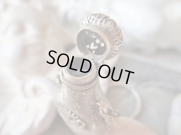 画像9: 【19世紀末】【Notre-Dame de Reims頭文字とフルールドリス文様の香水瓶】フランス・アンティーク＆ヴィンテージ品 (9)