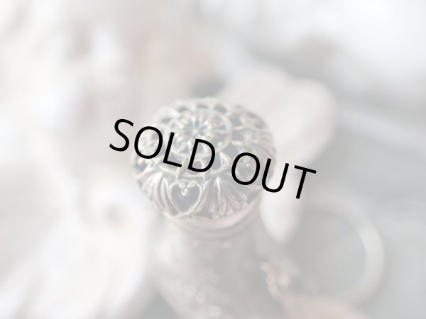 画像8: 【19世紀末】【Notre-Dame de Reims頭文字とフルールドリス文様の香水瓶】フランス・アンティーク＆ヴィンテージ品 (8)