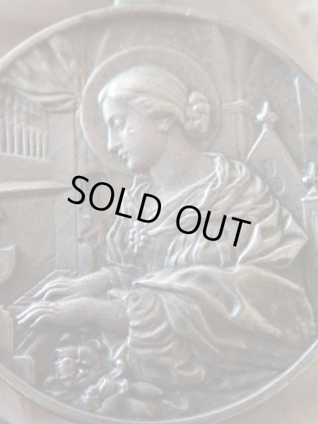 画像8: 【カルロ・ドルチ】【音楽の守護聖人セシリアメダイ】【KISSING作】フランスアンティーク＆ヴィンテージ聖品 (8)