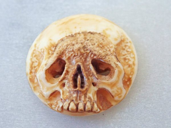 画像8: 【店主コレクション放出品4】【髑髏カメオ/ボタン】牙製 髑髏作家服部・髑髏根付・提げ物・彫刻・その他髑髏作品 (8)