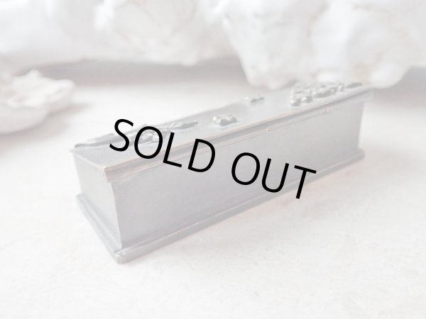 画像9: 【アンヌ・ド・ブルターニュ紋章エルミーヌと百合紋】【スタンプボックス】フランス・アンティーク＆ヴィンテージ品 (9)