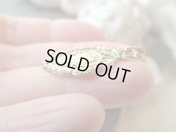 画像19: 【K18イエローゴールドメダイ】【ガーランド花綱模様シードパールと薔薇窓風透かしデザイン】【1929年】【3.2g】フランス・アンティーク＆ヴィンテージメダイ (19)