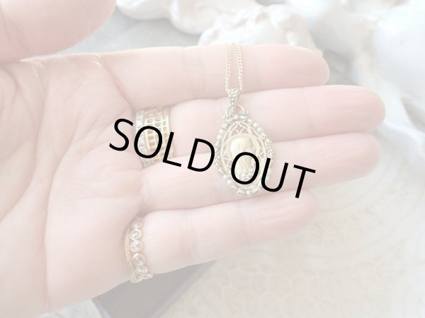 画像20: 【K18イエローゴールドメダイ】【ガーランド花綱模様シードパールと薔薇窓風透かしデザイン】【1929年】【3.2g】フランス・アンティーク＆ヴィンテージメダイ (20)