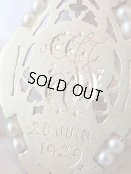 画像14: 【K18イエローゴールドメダイ】【ガーランド花綱模様シードパールと薔薇窓風透かしデザイン】【1929年】【3.2g】フランス・アンティーク＆ヴィンテージメダイ (14)