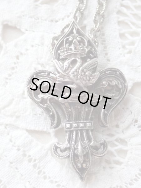 画像8: 【クロード・ド・フランス紋章矢の刺さった白鳥】【フランス王フランソワ1世妃】【百合紋透かし細工ペンダントトップ（加工み）】フランス・アンティーク品 (8)