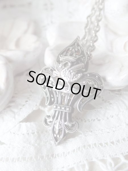 画像4: 【クロード・ド・フランス紋章矢の刺さった白鳥】【フランス王フランソワ1世妃】【百合紋透かし細工ペンダントトップ（加工み）】フランス・アンティーク品 (4)