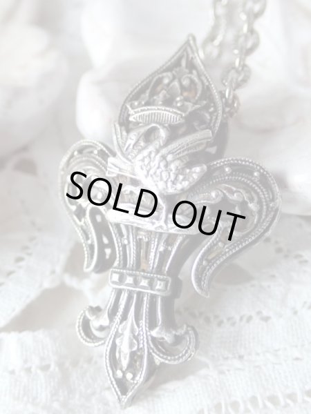 画像6: 【クロード・ド・フランス紋章矢の刺さった白鳥】【フランス王フランソワ1世妃】【百合紋透かし細工ペンダントトップ（加工み）】フランス・アンティーク品 (6)