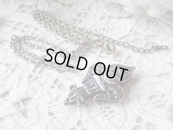 画像12: 【クロード・ド・フランス紋章矢の刺さった白鳥】【フランス王フランソワ1世妃】【百合紋透かし細工ペンダントトップ（加工み）】フランス・アンティーク品 (12)