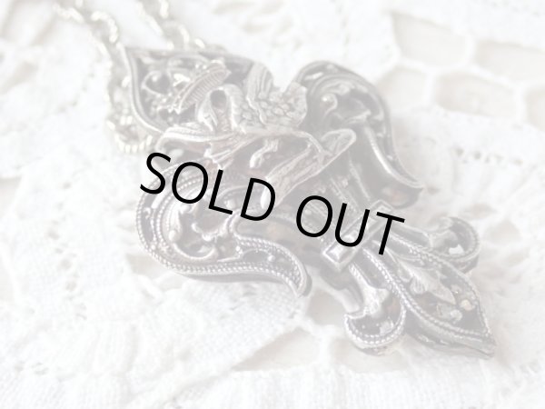 画像7: 【クロード・ド・フランス紋章矢の刺さった白鳥】【フランス王フランソワ1世妃】【百合紋透かし細工ペンダントトップ（加工み）】フランス・アンティーク品 (7)