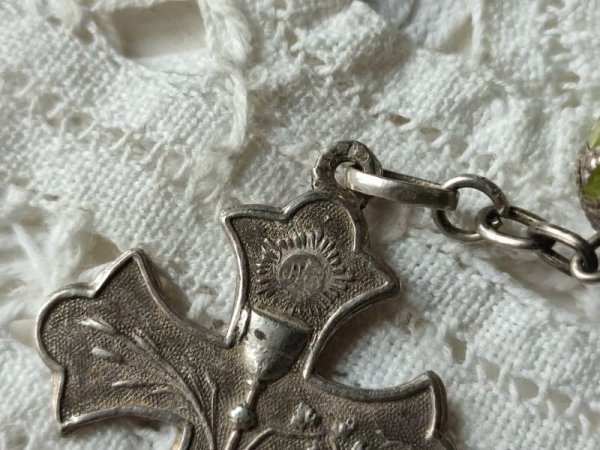 画像7: 【大粒ウランガラス珠の1連ロザリオブレスレット】【1900年代初頭】【総シルバーパーツ＆総花座付珠】フランス・アンティーク＆ヴィンテージロザリオ (7)