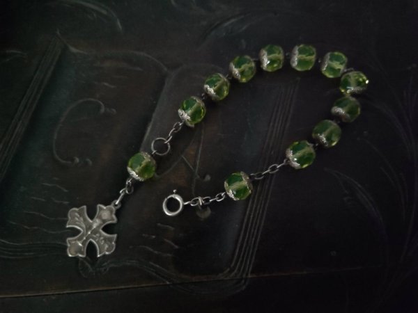 画像3: 【大粒ウランガラス珠の1連ロザリオブレスレット】【1900年代初頭】【総シルバーパーツ＆総花座付珠】フランス・アンティーク＆ヴィンテージロザリオ (3)