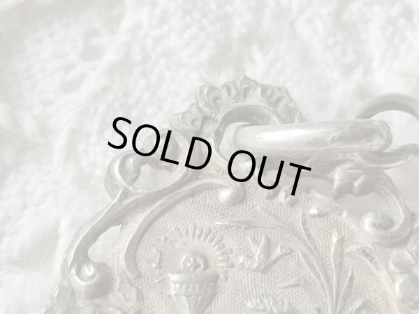 画像8: 【大粒アクアマリン色カットガラス珠の1連ロザリオブレスレット】【1900年代初頭】【総シルバーパーツ＆総花座付珠】フランス・アンティーク＆ヴィンテージロザリオ (8)