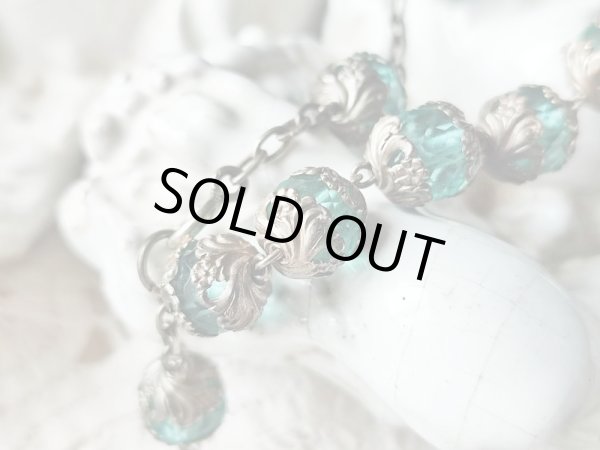 画像10: 【大粒アクアマリン色カットガラス珠の1連ロザリオブレスレット】【1900年代初頭】【総シルバーパーツ＆総花座付珠】フランス・アンティーク＆ヴィンテージロザリオ (10)