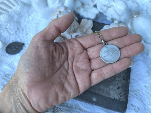 画像12: 【マグダラのマリア】【サントボーム巡礼祈念】【L.PENINペナン一族ジャン・バティスト・ポンセ作】フランス・アンティーク＆ヴィンテージメダイ (12)