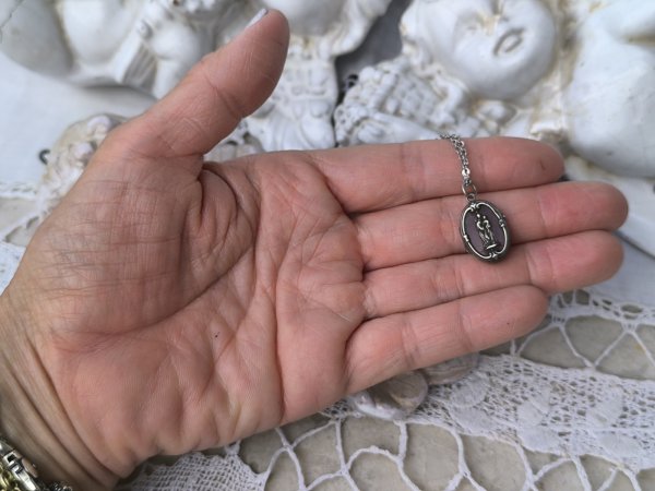 画像22: 【カーネリアン嵌め込みシルバー製ミニルリケール風ロケット】【キリスト磔刑十字架と勝利の聖母】フランス・アンティーク＆ヴィンテージ聖品 (22)