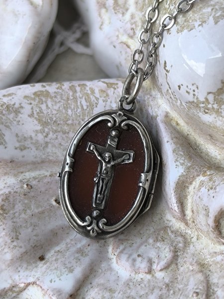 画像3: 【カーネリアン嵌め込みシルバー製ミニルリケール風ロケット】【キリスト磔刑十字架と勝利の聖母】フランス・アンティーク＆ヴィンテージ聖品 (3)