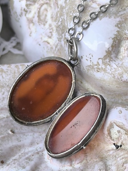 画像12: 【カーネリアン嵌め込みシルバー製ミニルリケール風ロケット】【キリスト磔刑十字架と勝利の聖母】フランス・アンティーク＆ヴィンテージ聖品 (12)