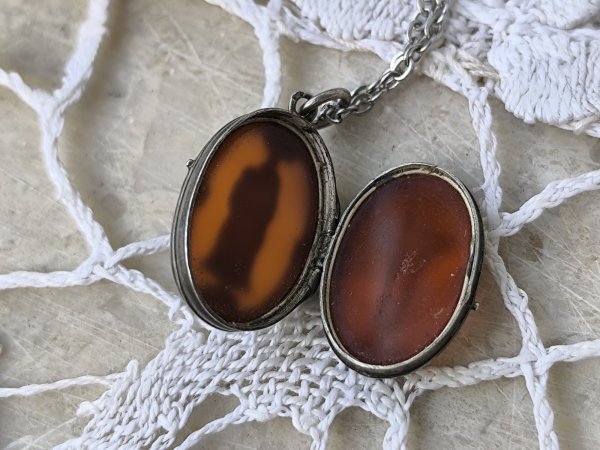 画像14: 【カーネリアン嵌め込みシルバー製ミニルリケール風ロケット】【キリスト磔刑十字架と勝利の聖母】フランス・アンティーク＆ヴィンテージ聖品 (14)