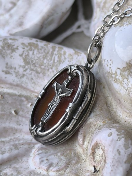 画像5: 【カーネリアン嵌め込みシルバー製ミニルリケール風ロケット】【キリスト磔刑十字架と勝利の聖母】フランス・アンティーク＆ヴィンテージ聖品 (5)