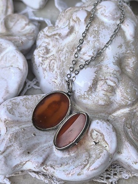 画像11: 【カーネリアン嵌め込みシルバー製ミニルリケール風ロケット】【キリスト磔刑十字架と勝利の聖母】フランス・アンティーク＆ヴィンテージ聖品 (11)