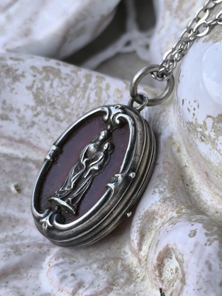 画像6: 【カーネリアン嵌め込みシルバー製ミニルリケール風ロケット】【キリスト磔刑十字架と勝利の聖母】フランス・アンティーク＆ヴィンテージ聖品 (6)