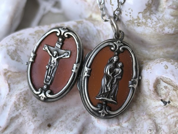 画像16: 【カーネリアン嵌め込みシルバー製ミニルリケール風ロケット】【キリスト磔刑十字架と勝利の聖母】フランス・アンティーク＆ヴィンテージ聖品 (16)