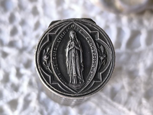 画像8: 【リュドビク・ペナン】【無原罪のお宿りフルールドリス文様ケース】フランス・アンティーク＆ヴィンテージ聖品 (8)