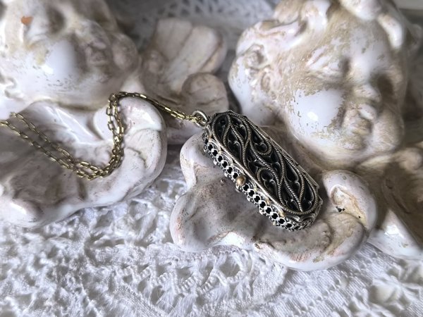 画像1: 【聖堂薔薇窓風透かしトレーサリー】【ミニ聖像ケースペンダント】フランス・アンティーク＆ヴィンテージ聖品 (1)