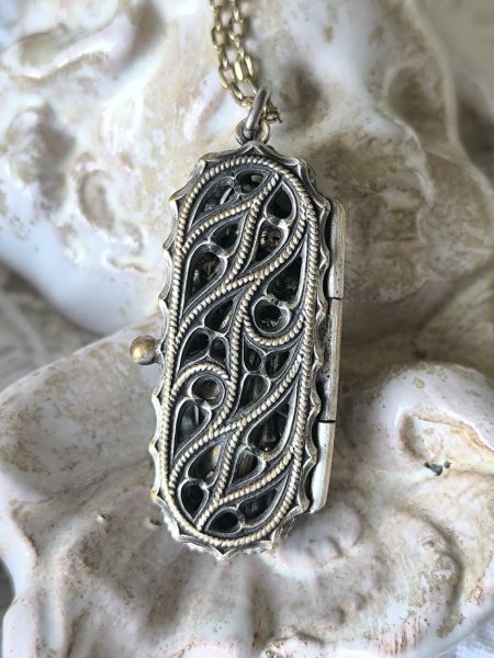 画像18: 【聖堂薔薇窓風透かしトレーサリー】【ミニ聖像ケースペンダント】フランス・アンティーク＆ヴィンテージ聖品 (18)