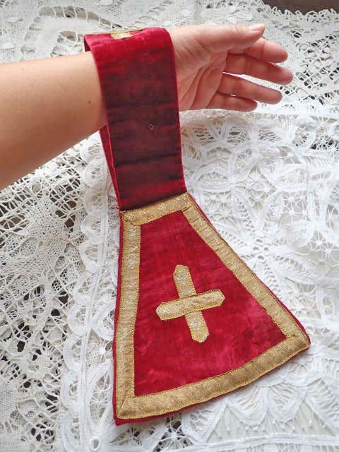 聖職者祭服関連品】【司祭が実際に使用していたマニプル・赤ベルベット