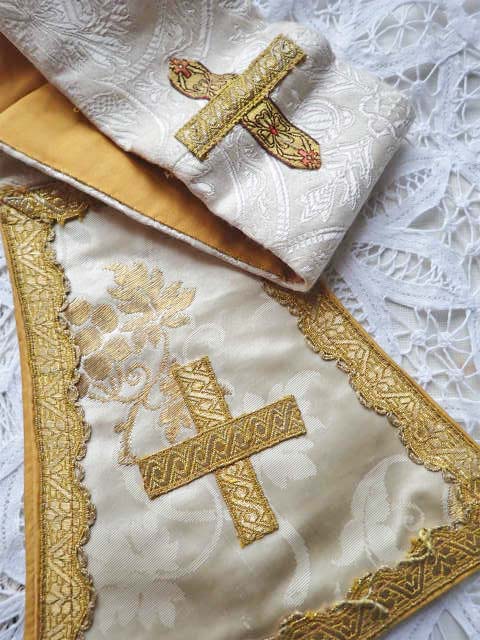 聖職者祭服関連品】【司祭が実際に使用していたマニプル・白と金糸